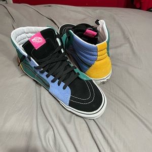 Vans sk8 hi sz 12 only worn a few times. Practically new